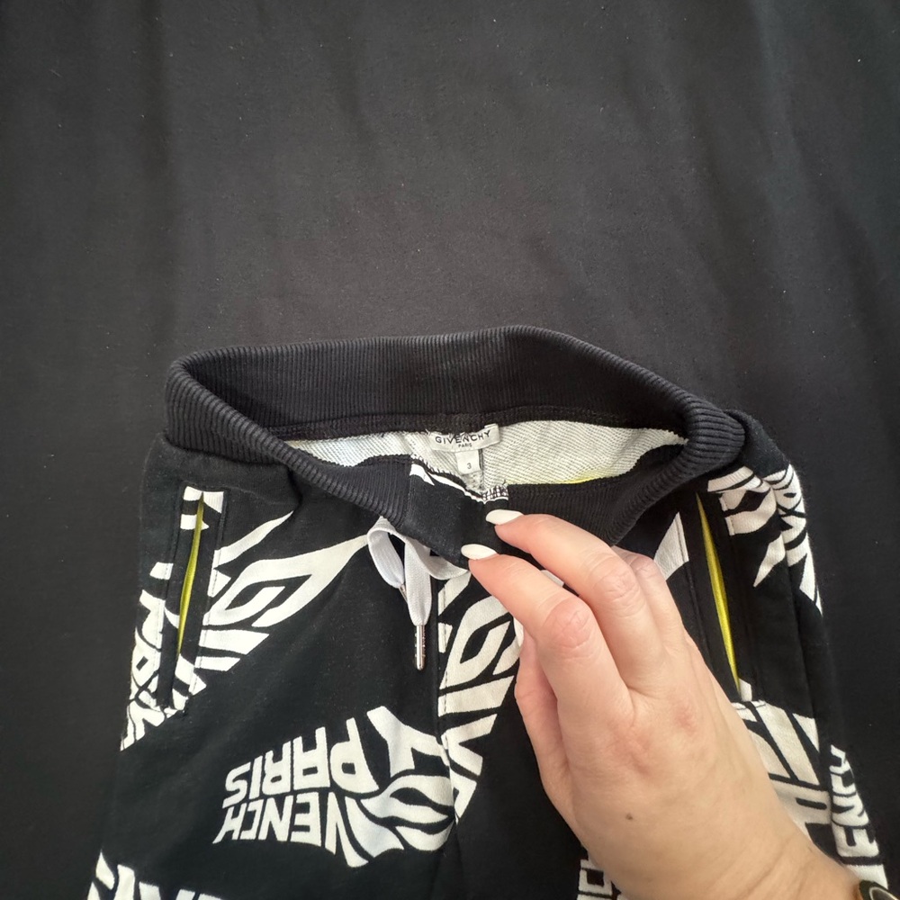 Givenchy short - Picture 2 of 2